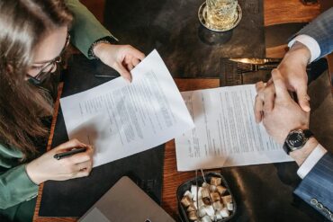 Die Bedeutung der Transparenz bei der Finanzierung von Friedensinitiativen